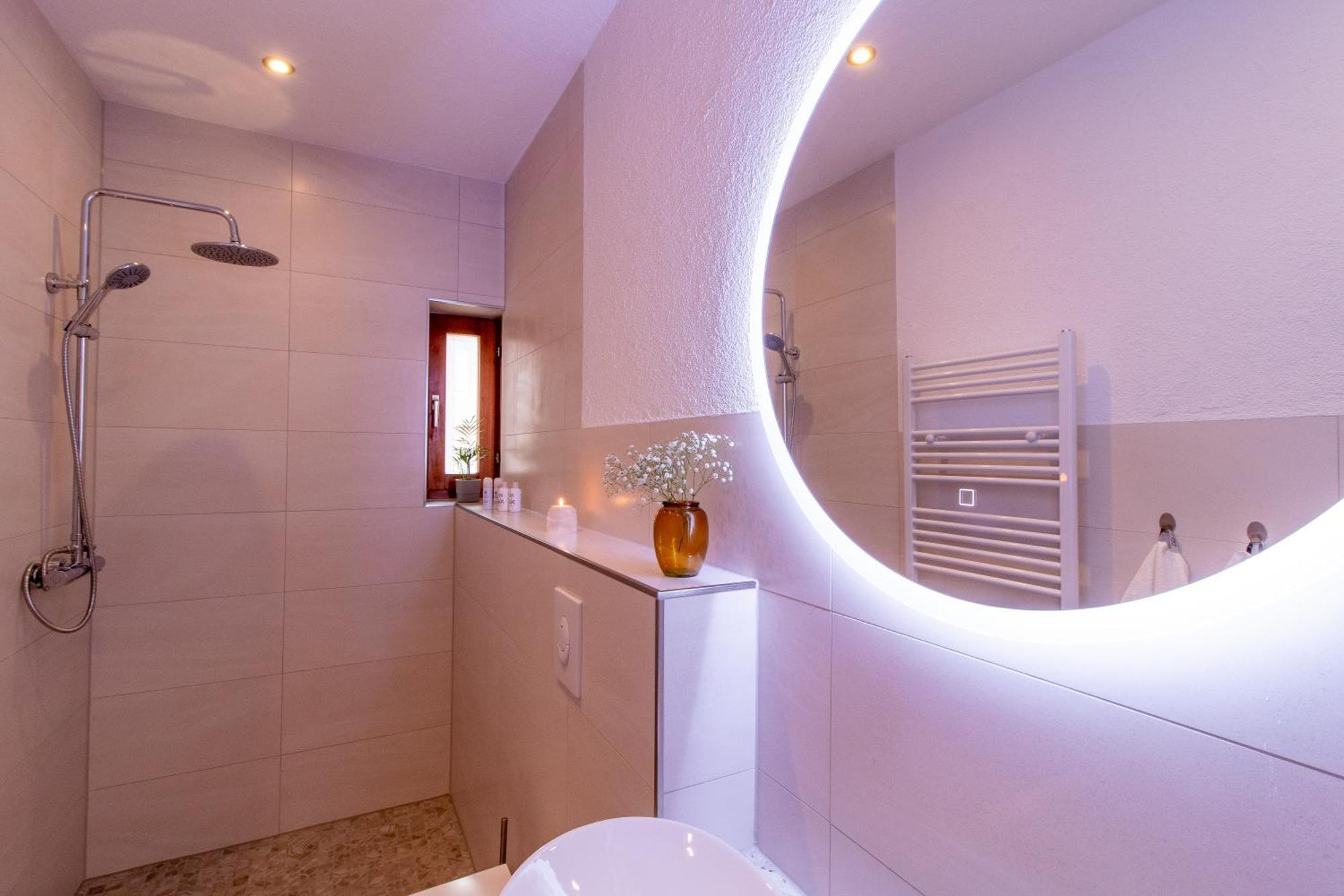 Stilvolles City-Apartment I Netflix I Wlan L Stellplatz I Zentral ชวาร์เซนเบิร์ก ภายนอก รูปภาพ